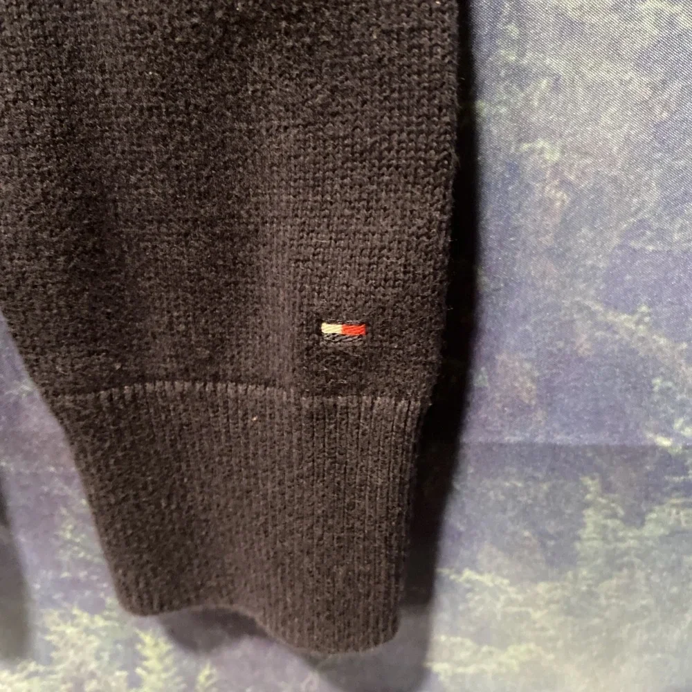 Tommy Hilfiger Women's Sweater Blue Knit Sweater Classic Logo Tommy Jeans